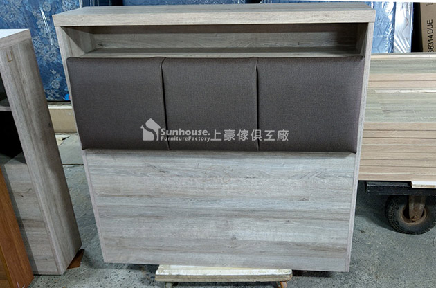 2010-4台南客人訂製單人床頭箱